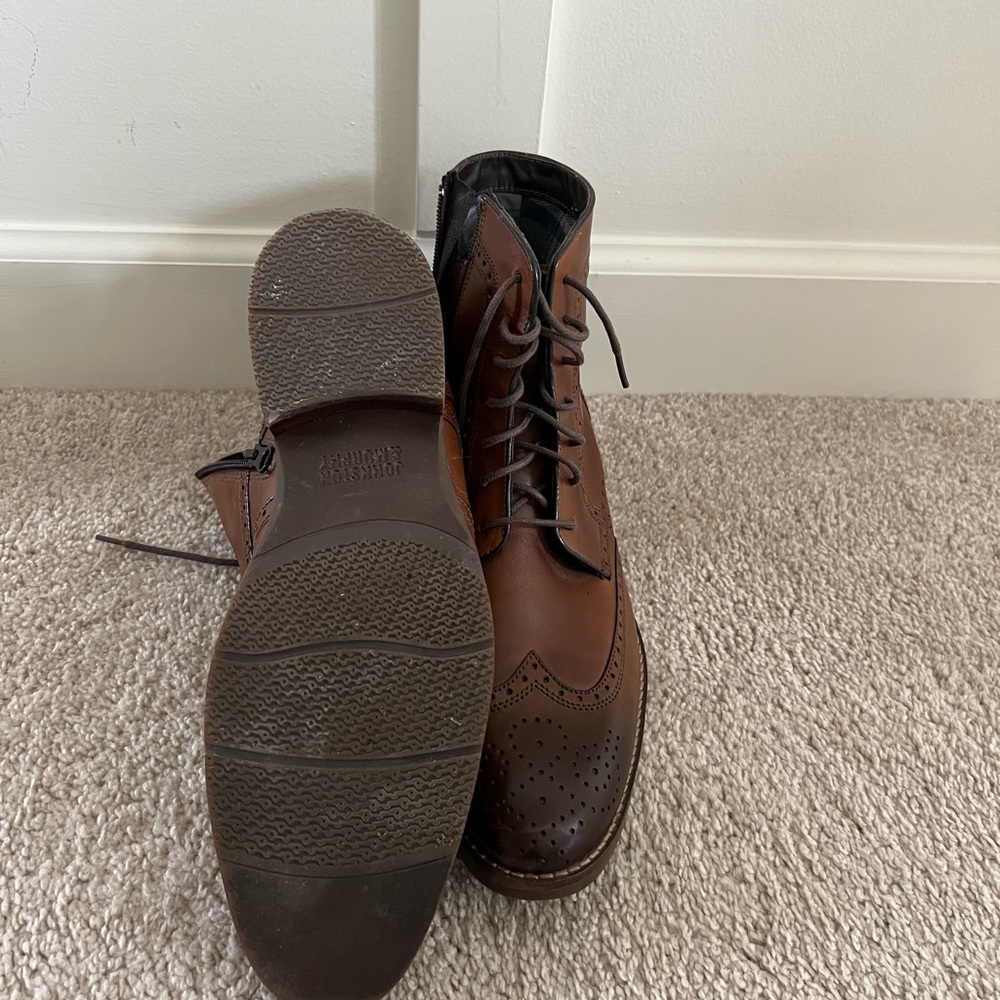 Mens size 10 1/2 Johnston & Murphy boot, like new condition. Worn once!